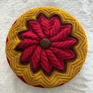 Vintage 70’s crochet round pillow
